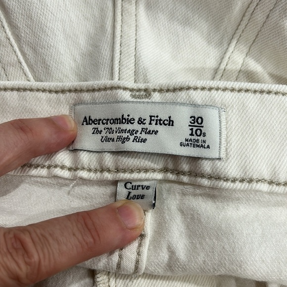 Abercrombie & Fitch The 70’s Vintage Flare Ultra High Rise Jeans - 30/10 Short - Picture 8 of 9